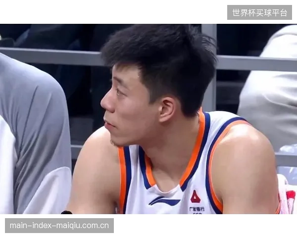张镇麟锋线防守覆盖面积广,抢断数据体现其防守贡献。 张镇麟锋线防守覆盖面积广,抢断数据体现其防守贡献。